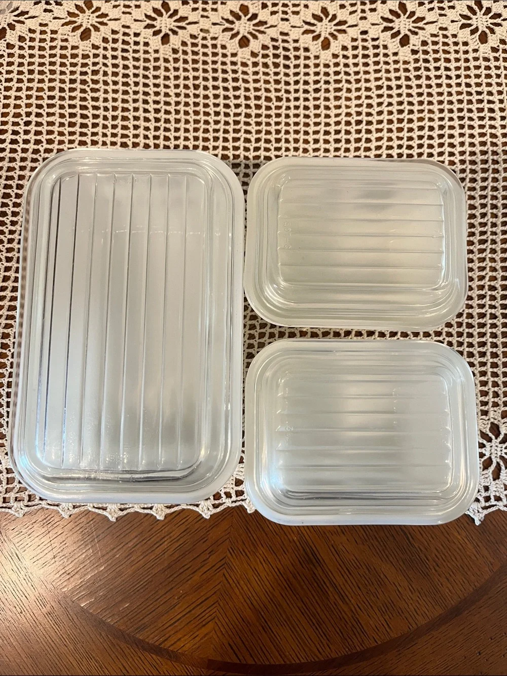VTG Pyrex Early American White Refrigerator Dish Set of 3 w/ Ribbed Lids 501/502